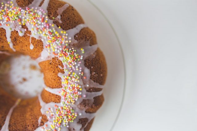 <a href="https://www.pexels.com/photo/easter-cake-with-colorful-topping-6431/" target="_blank" rel="noopener">Kaboompics .com</a> at Pexels