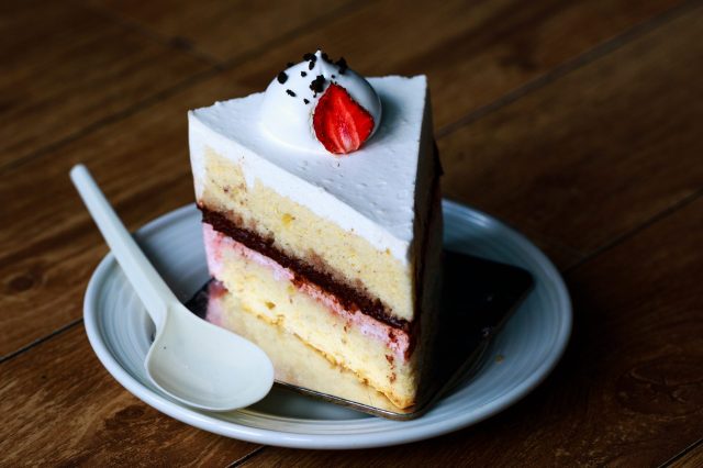 <a href="https://www.pexels.com/photo/sliced-cake-on-white-saucer-2144112/" target="_blank" rel="noopener">Quang Nguyen Vinh</a> at Pexels