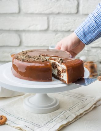 <a href="https://www.pexels.com/photo/plate-of-cake-with-chocolate-frosting-2680603/" target="_blank" rel="noopener">Anna Tukhfatullina Food Photographer/Stylist</a> at Pexels