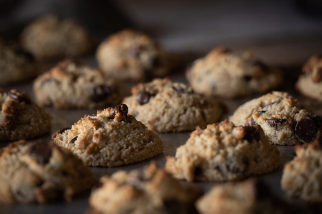 <a href="https://www.pexels.com/photo/selective-focus-photography-of-chocolate-cookies-1775283/" target="_blank" rel="noopener">Tina Nord</a> at Pexels