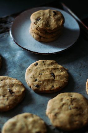 <a href="https://www.pexels.com/photo/plate-of-cookies-2377471/" target="_blank" rel="noopener">Marta Dzedyshko</a> at Pexels
