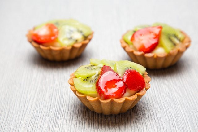 <a href="https://www.pexels.com/photo/close-up-photography-of-three-kiwi-topped-tarts-1157835/" target="_blank" rel="noopener">Nestor Cortez</a> at Pexels