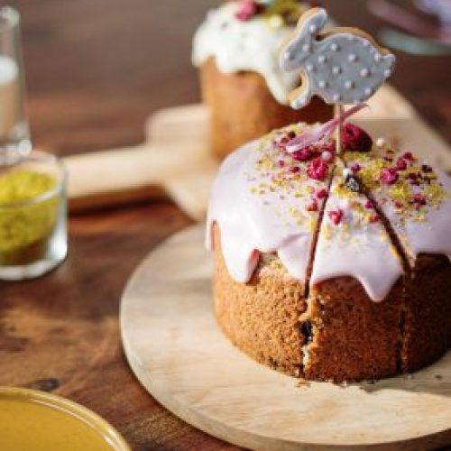 <a href="https://www.pexels.com/photo/easter-cake-with-bunny-topper-3992143/" target="_blank" rel="noopener">cottonbro</a> at Pexels