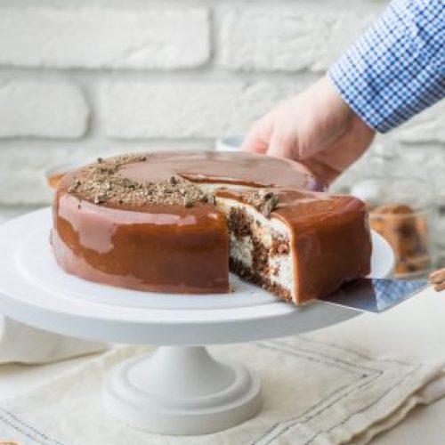 <a href="https://www.pexels.com/photo/plate-of-cake-with-chocolate-frosting-2680603/" target="_blank" rel="noopener">Anna Tukhfatullina Food Photographer/Stylist</a> at Pexels