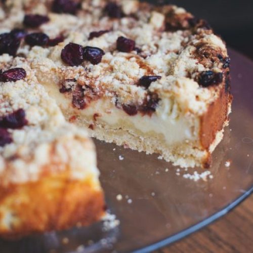 <a href="https://www.pexels.com/photo/white-and-brown-cake-on-plate-213621/" target="_blank" rel="noopener">freestocks.org</a> at Pexels