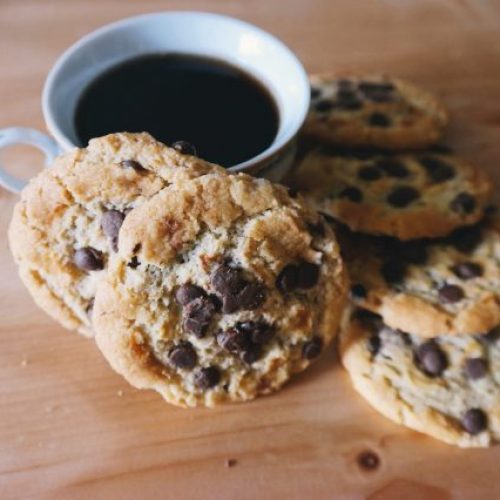 <a href="https://www.pexels.com/photo/caffeine-chocolate-chip-coffee-cookies-189537/" target="_blank" rel="noopener">Brigitte Tohm</a> at Pexels