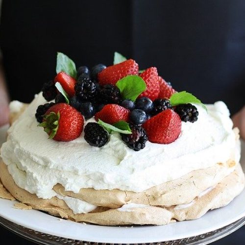 Mixed Berries Pavlova Pie Cake 