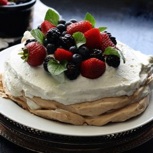 Mixed Berries Pavlova Pie Cake 